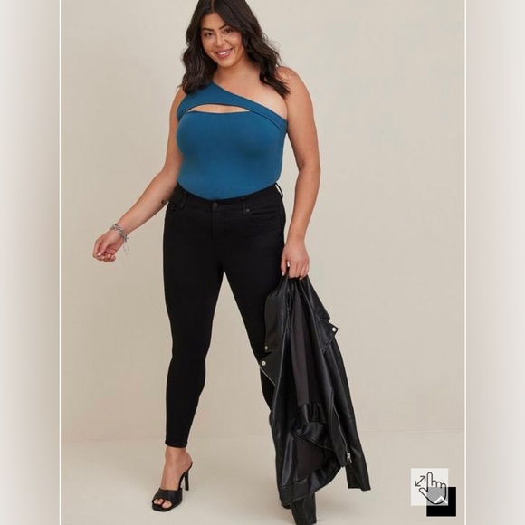 Torrid sizes 6 Foxy Cutout One Shoulder Top NWT - Picture 4 of 8